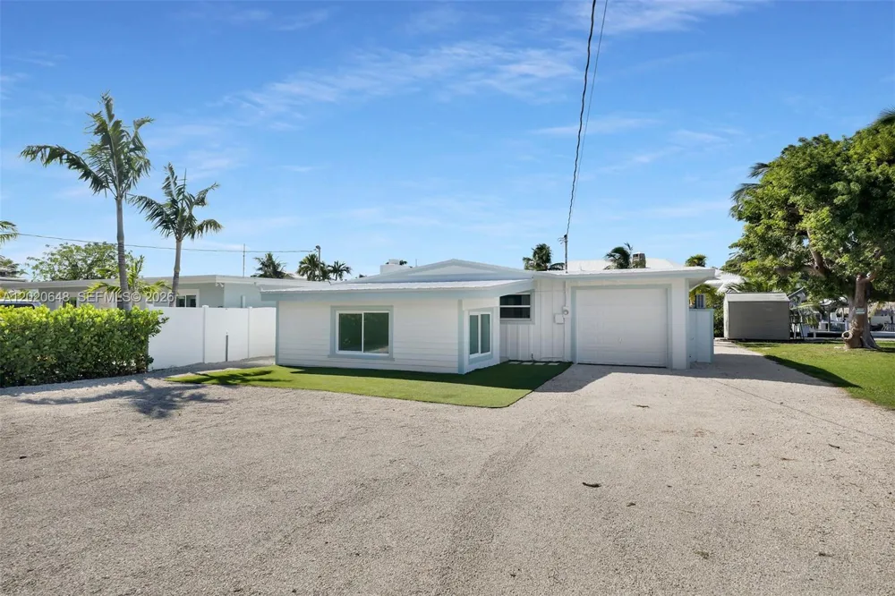 251 Azalea St Plantation Key, FL 33070