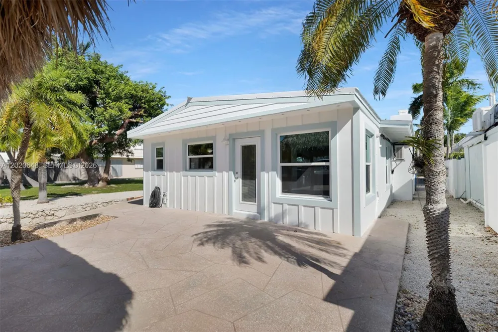251 Azalea St Plantation Key, FL 33070