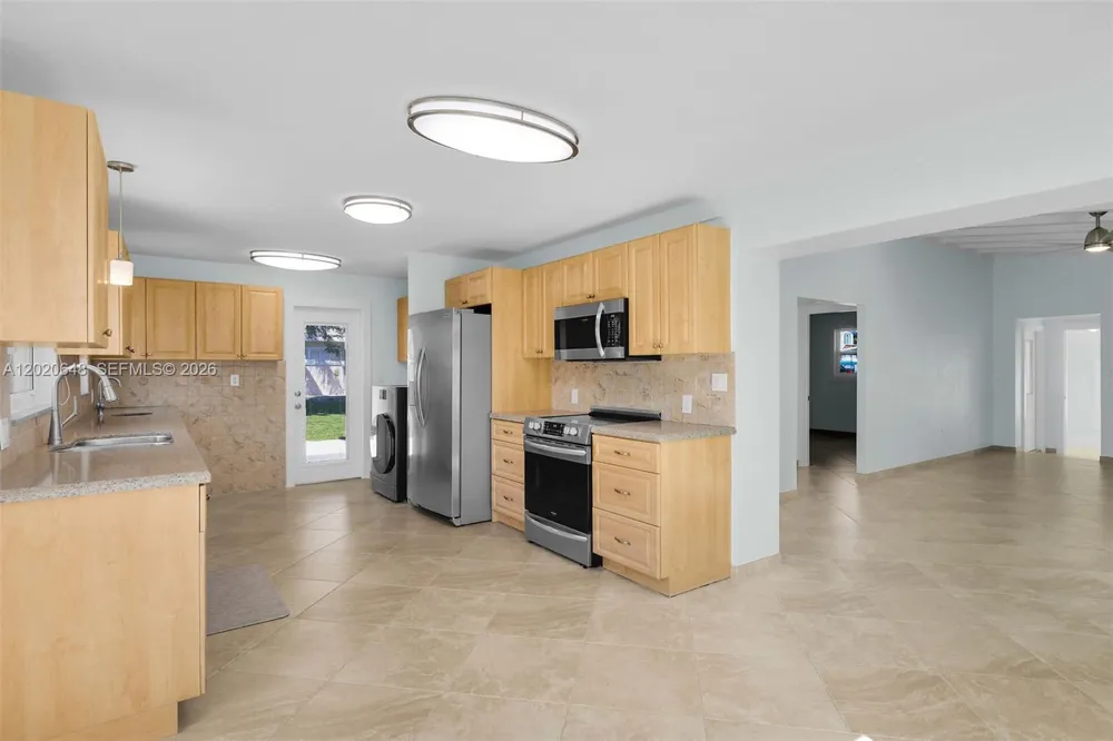 251 Azalea St Plantation Key, FL 33070