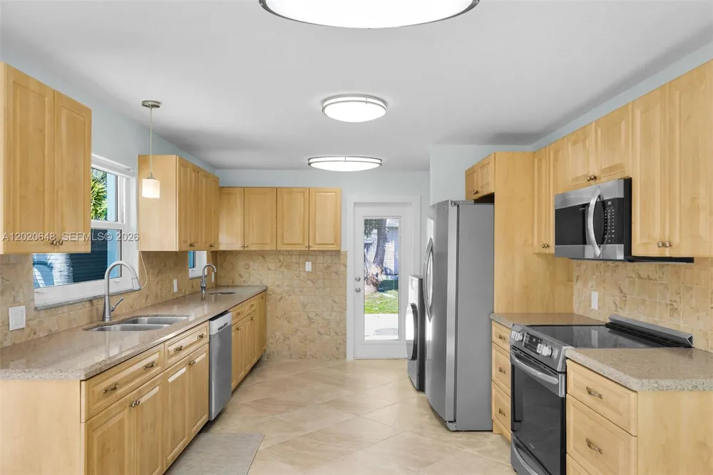251 Azalea St Plantation Key, FL 33070