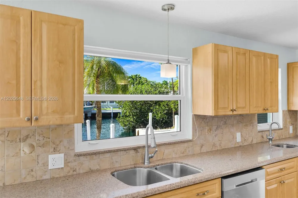 251 Azalea St Plantation Key, FL 33070