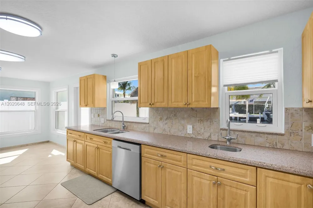 251 Azalea St Plantation Key, FL 33070