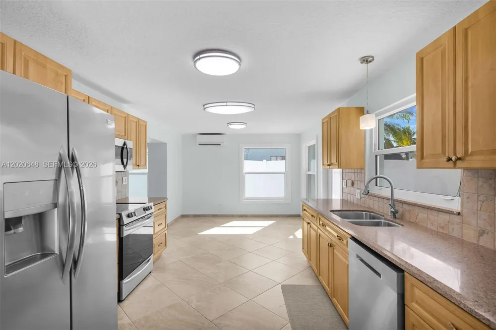 251 Azalea St Plantation Key, FL 33070