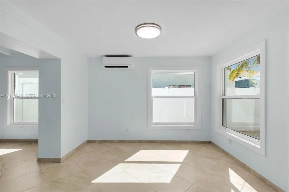 251 Azalea St Plantation Key, FL 33070