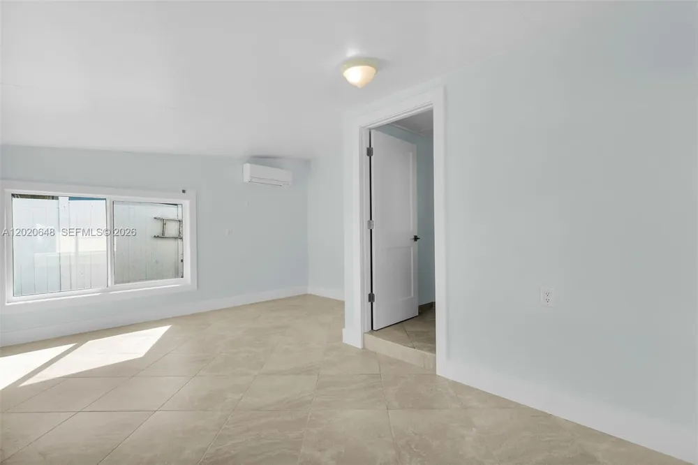 251 Azalea St Plantation Key, FL 33070