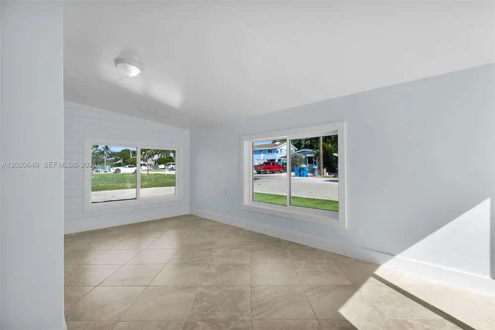251 Azalea St Plantation Key, FL 33070