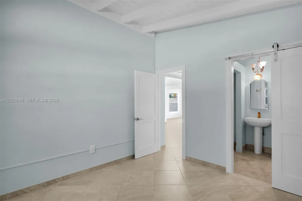 251 Azalea St Plantation Key, FL 33070