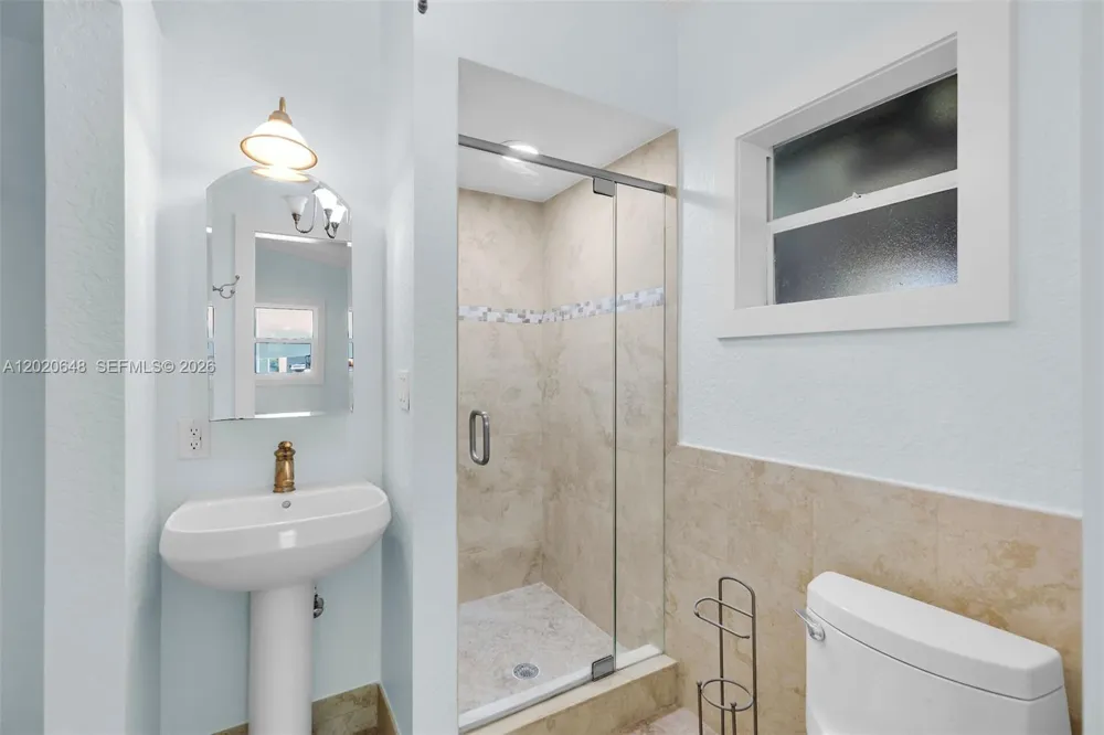 251 Azalea St Plantation Key, FL 33070