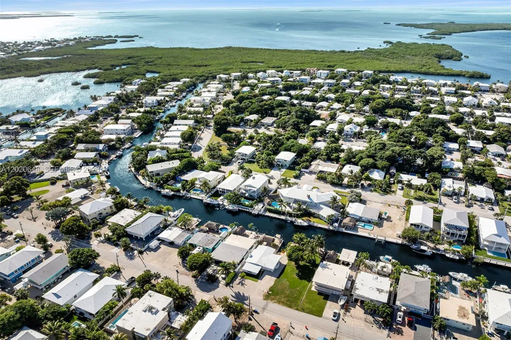251 Azalea St Plantation Key, FL 33070