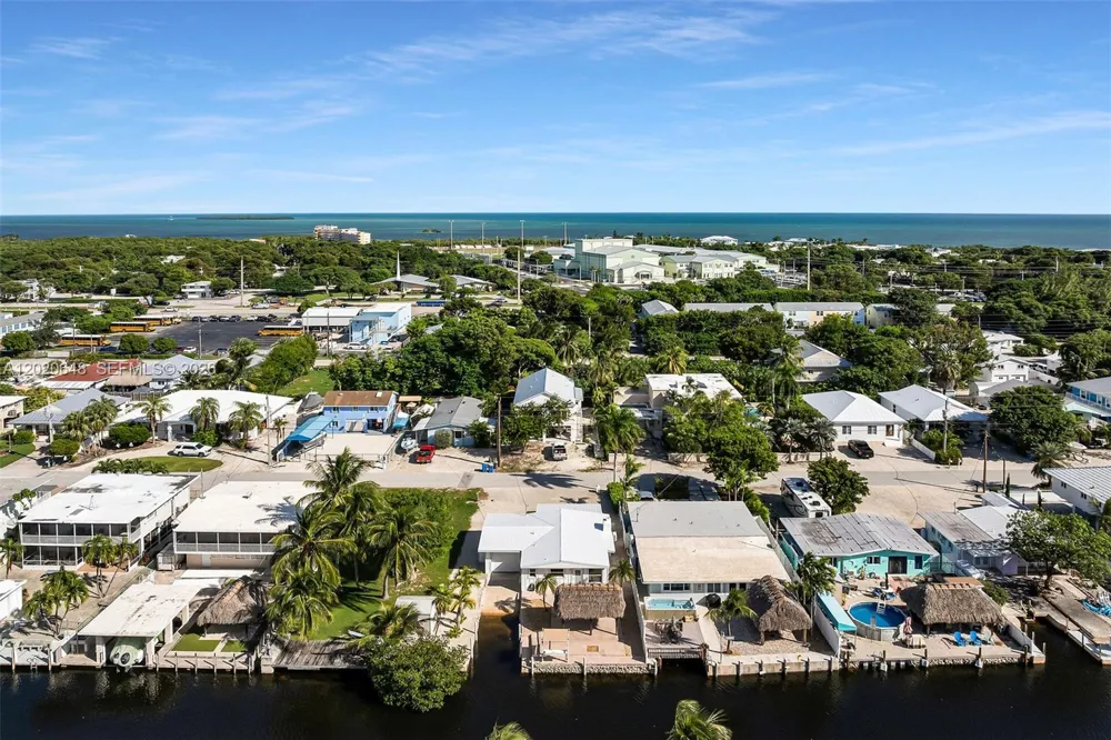 251 Azalea St Plantation Key, FL 33070