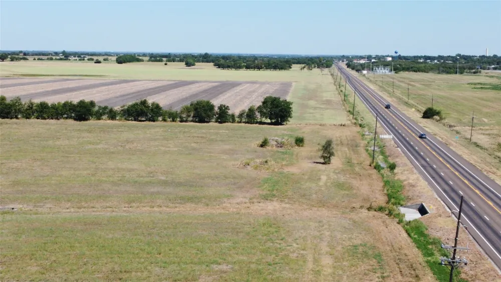 2515 US Highway 77 Highway Lott, TX 76656