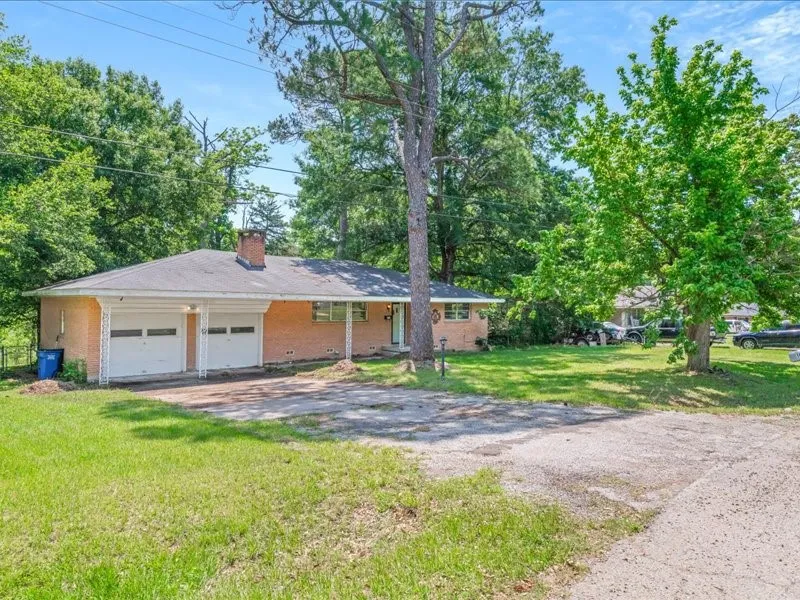 1016 Saline Grand Saline, TX 75140