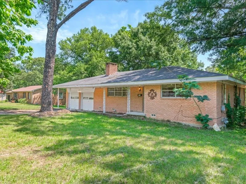 1016 Saline Grand Saline, TX 75140