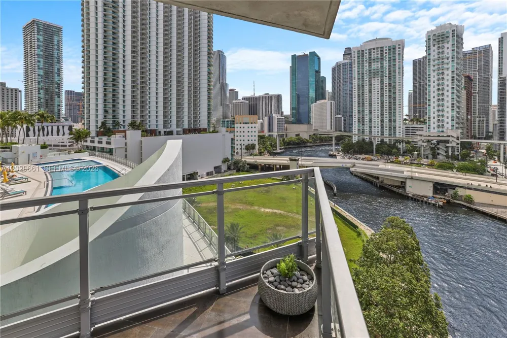92 SW 3rd St #1201 Miami, FL 33130