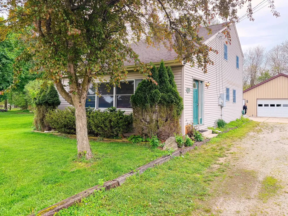 5175 Pleasant Valley Road Manitou Beach, MI 49253
