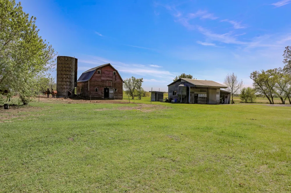 28396 570th Avenue Deer Creek, MN 56527