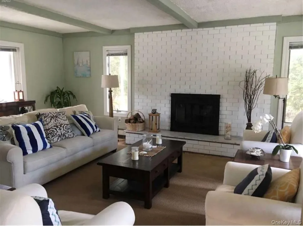 41 Columbine Avenue Hampton Bays, NY 11946