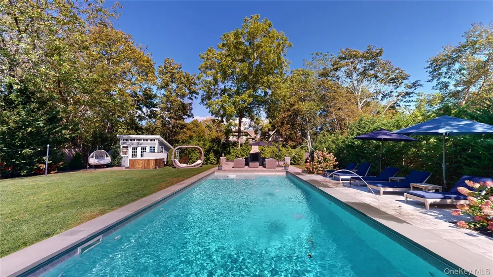 5 Halsey Avenue East Quogue, NY 11942