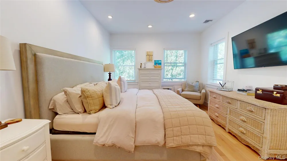 5 Halsey Avenue East Quogue, NY 11942