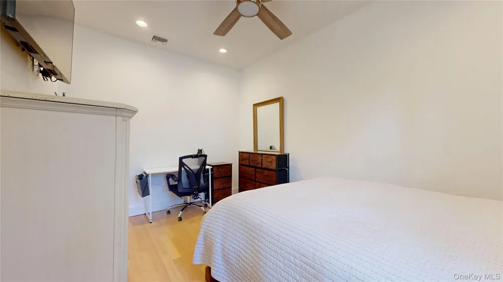 5 Halsey Avenue East Quogue, NY 11942