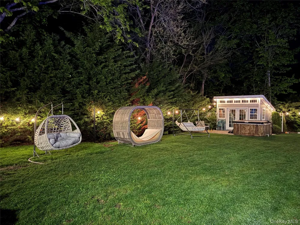 5 Halsey Avenue East Quogue, NY 11942