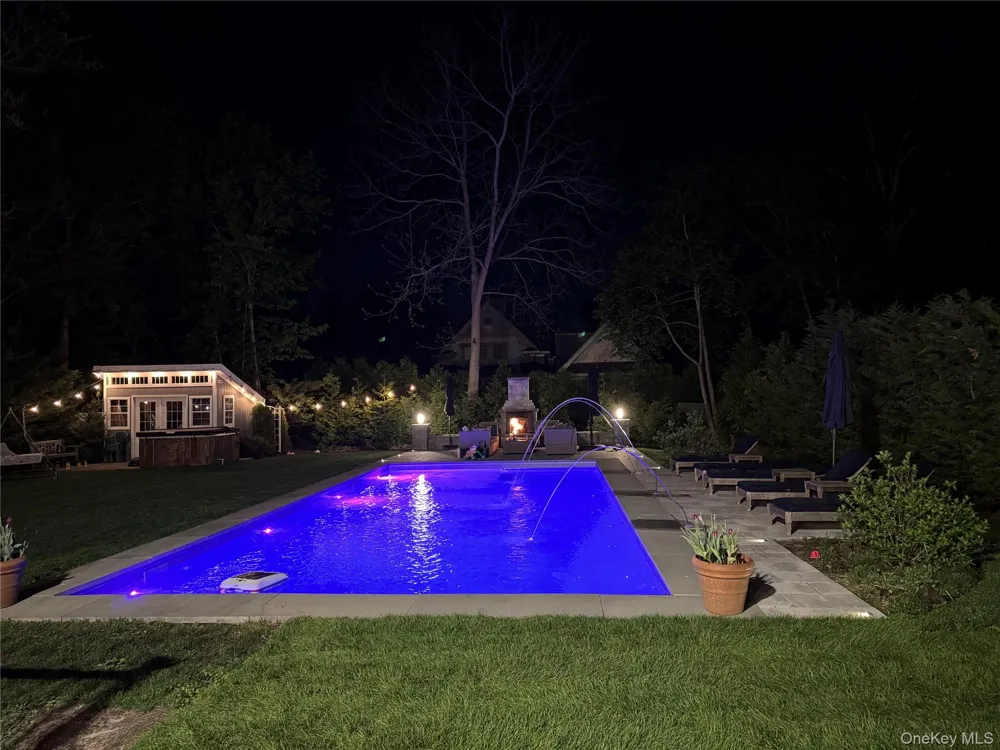 5 Halsey Avenue East Quogue, NY 11942