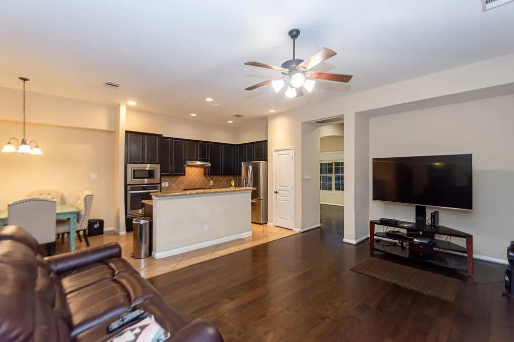 9158 Sunlight Oak Lane Houston, TX 77070