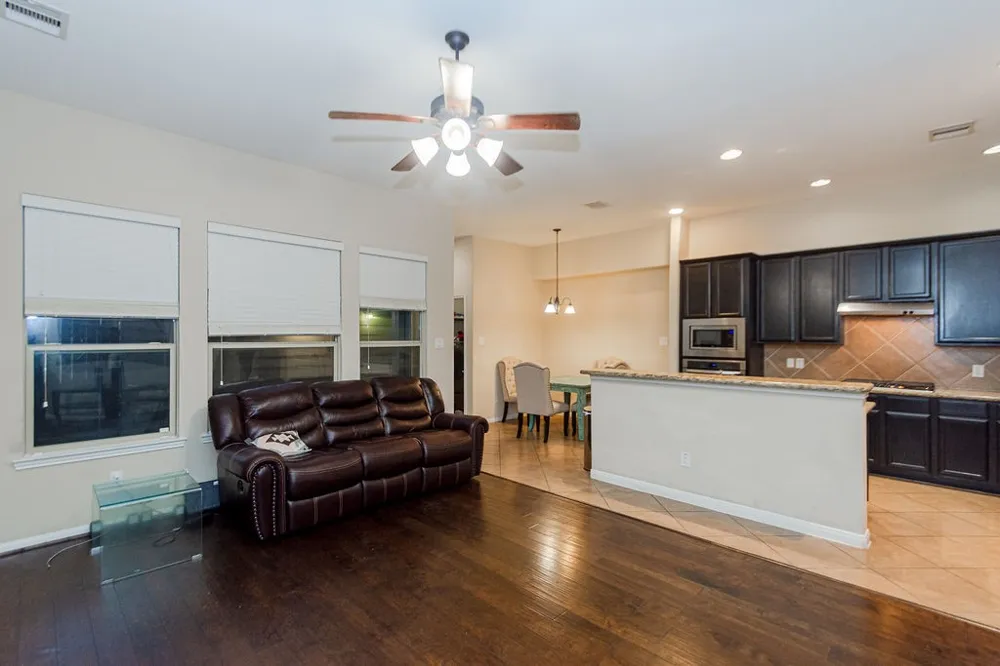 9158 Sunlight Oak Lane Houston, TX 77070