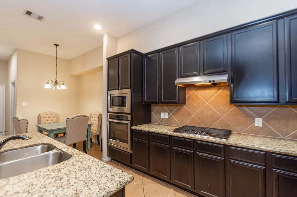 9158 Sunlight Oak Lane Houston, TX 77070