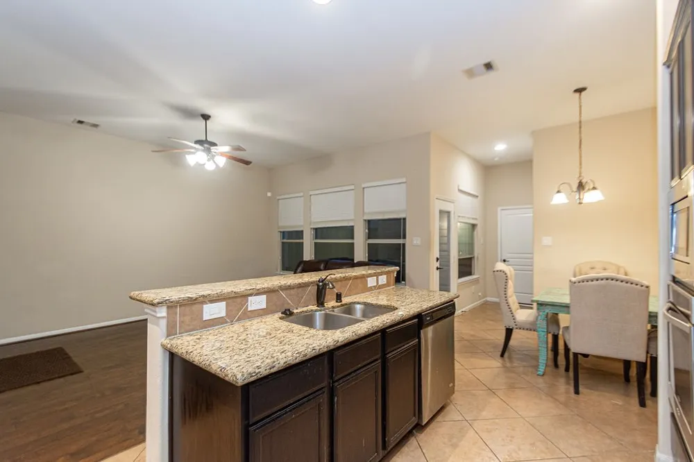 9158 Sunlight Oak Lane Houston, TX 77070