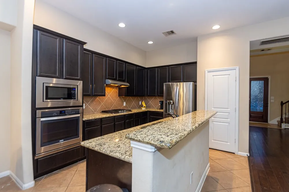 9158 Sunlight Oak Lane Houston, TX 77070