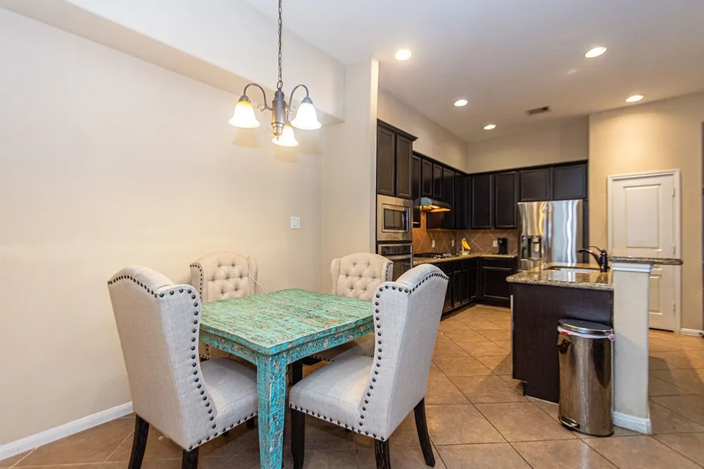9158 Sunlight Oak Lane Houston, TX 77070
