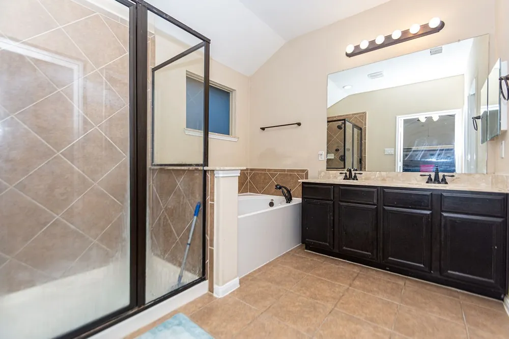 9158 Sunlight Oak Lane Houston, TX 77070