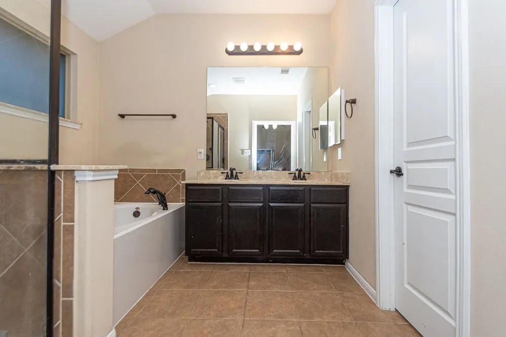 9158 Sunlight Oak Lane Houston, TX 77070