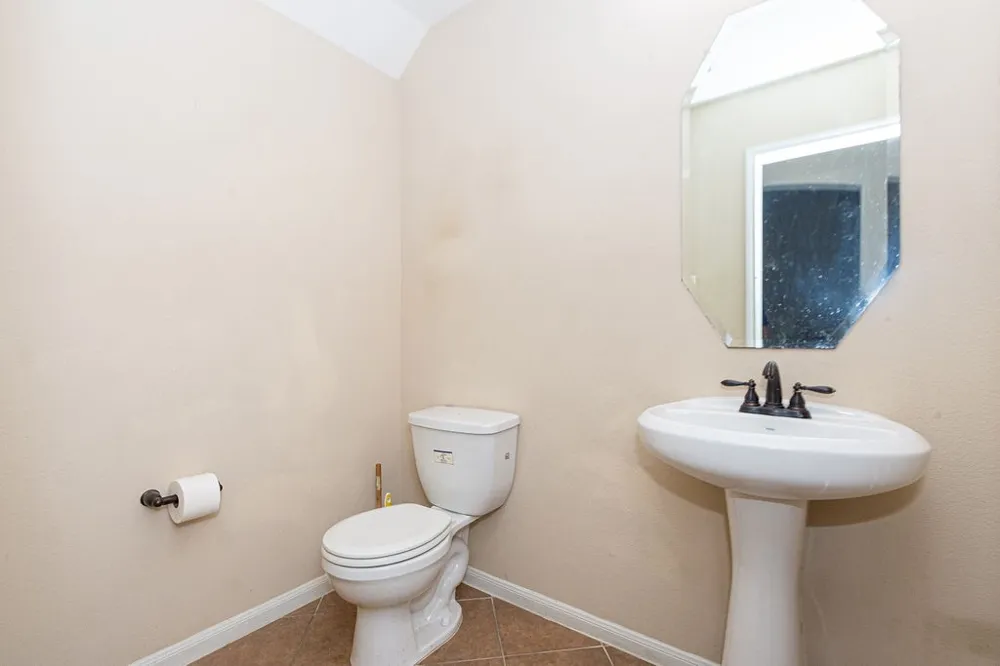 9158 Sunlight Oak Lane Houston, TX 77070