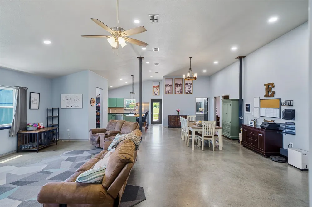 1026 Vz County Road 2115 Canton, TX 75103