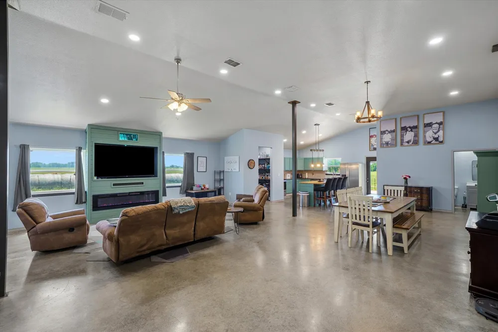 1026 Vz County Road 2115 Canton, TX 75103