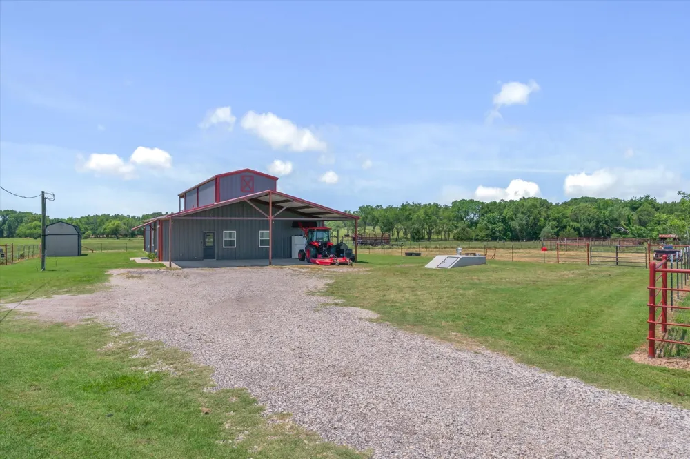 1026 Vz County Road 2115 Canton, TX 75103