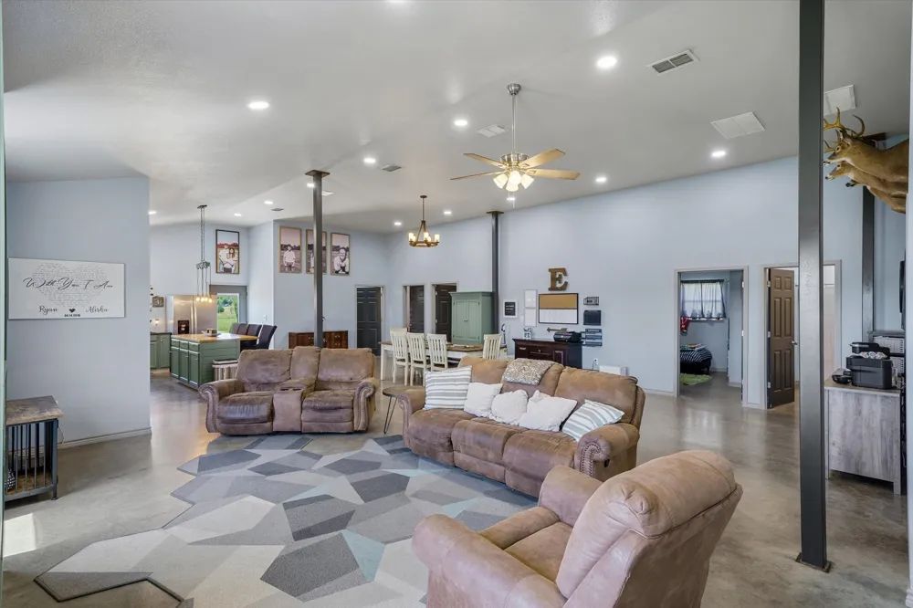 1026 Vz County Road 2115 Canton, TX 75103