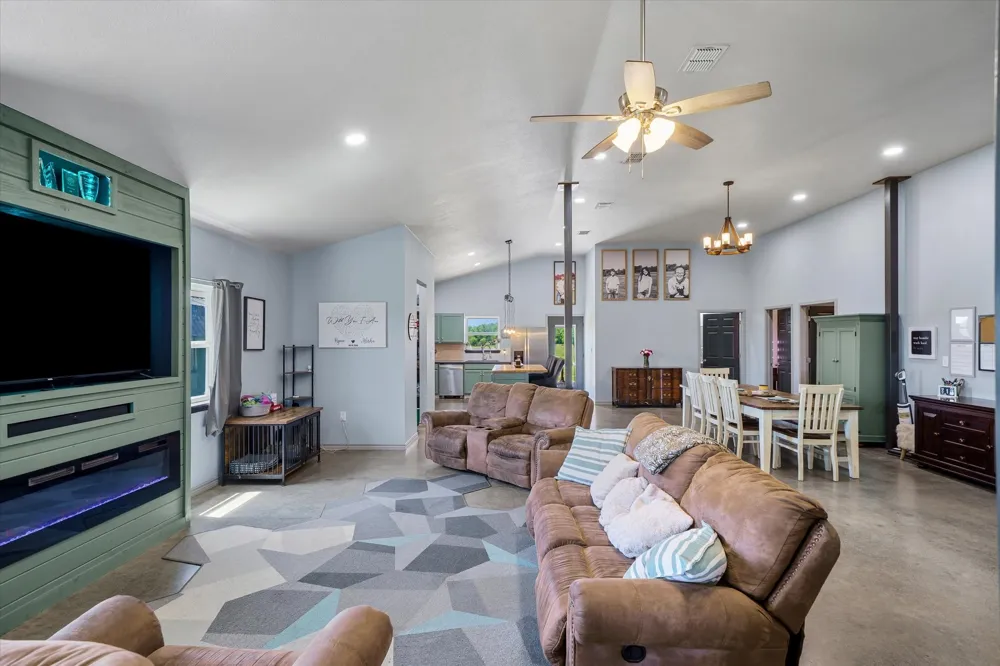 1026 Vz County Road 2115 Canton, TX 75103