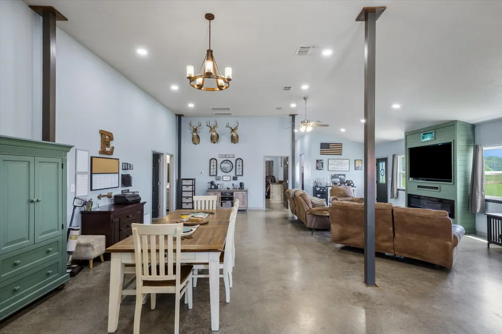 1026 Vz County Road 2115 Canton, TX 75103
