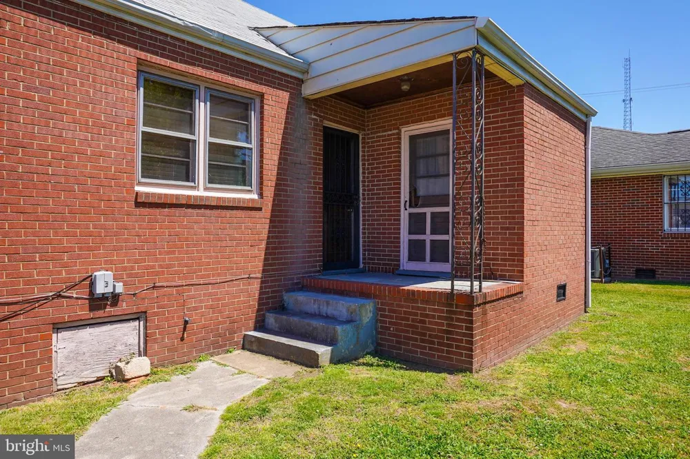 18 S LITTLE CHURCH STREET Petersburg, VA 23803