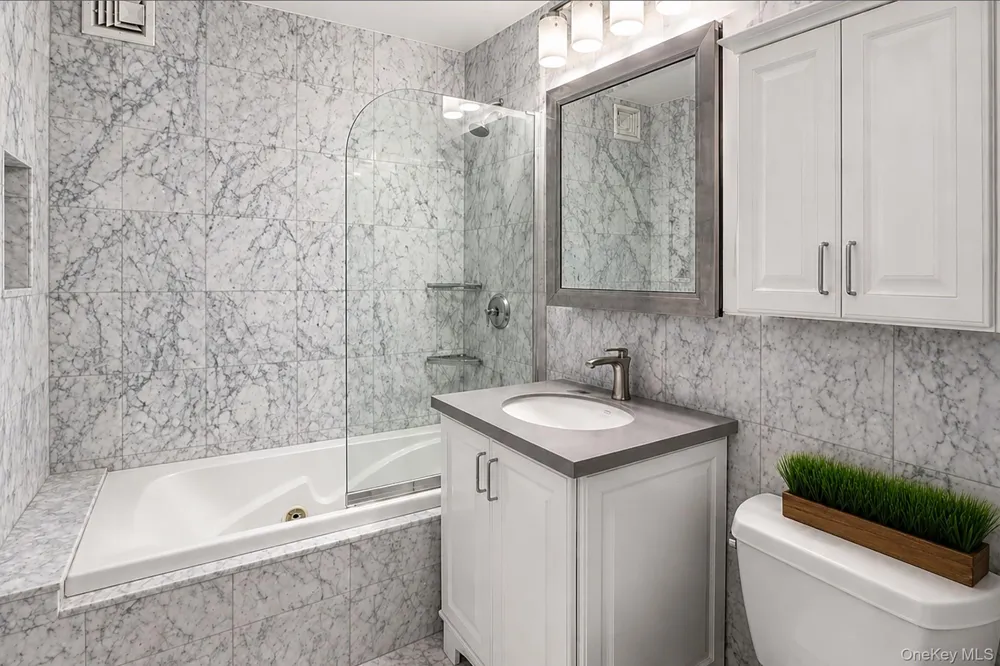 112-01 Queens Boulevard #21B Forest Hills, NY 11375