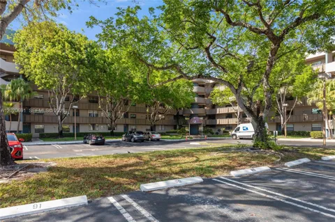 901 Colony Point Cir #521