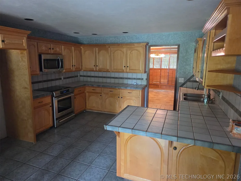 6105 Kingsbridge Drive Oklahoma City, OK 73162