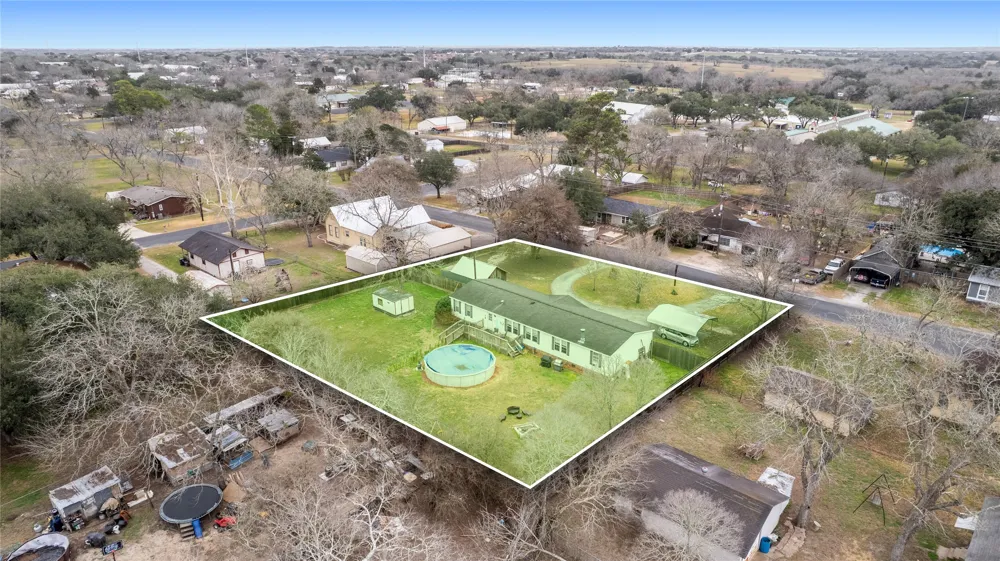 1005 Baumgarten Street Schulenburg, TX 78956