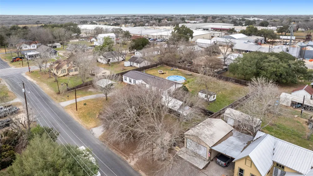 1005 Baumgarten Street Schulenburg, TX 78956