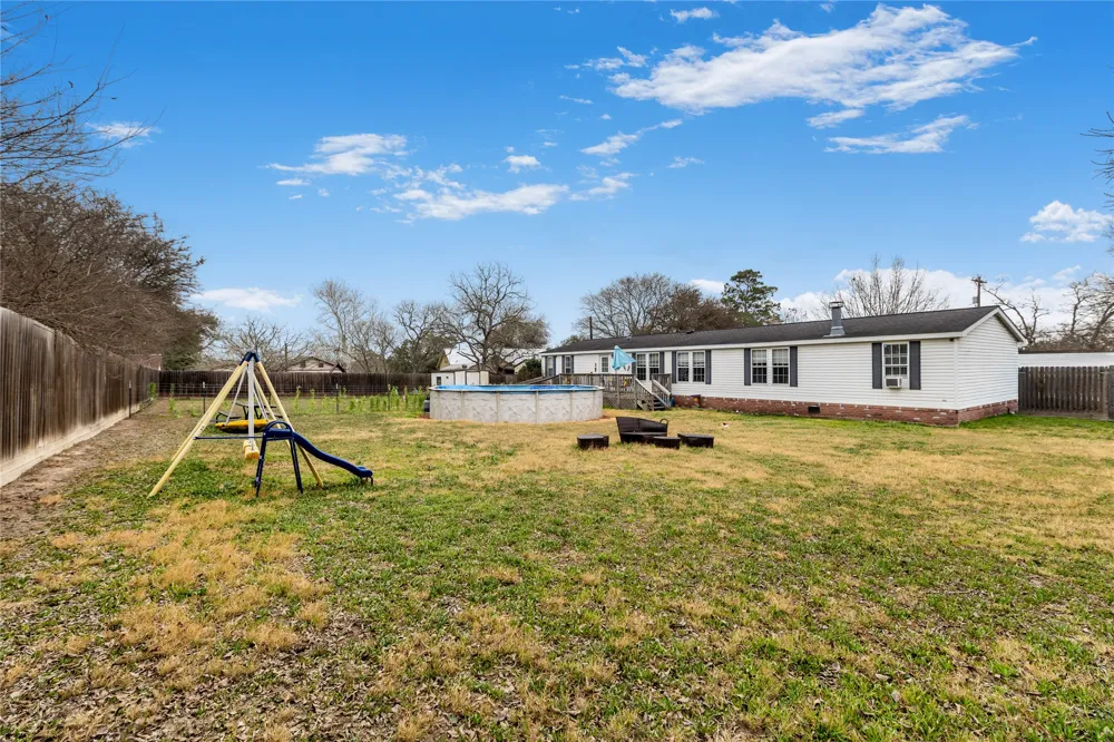 1005 Baumgarten Street Schulenburg, TX 78956