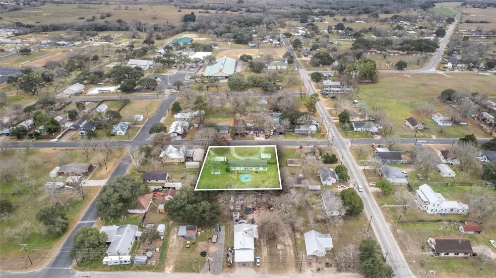 1005 Baumgarten Street Schulenburg, TX 78956