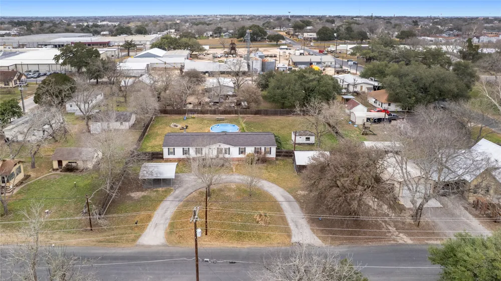 1005 Baumgarten Street Schulenburg, TX 78956